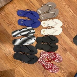 Flip flop bundle coach and gap